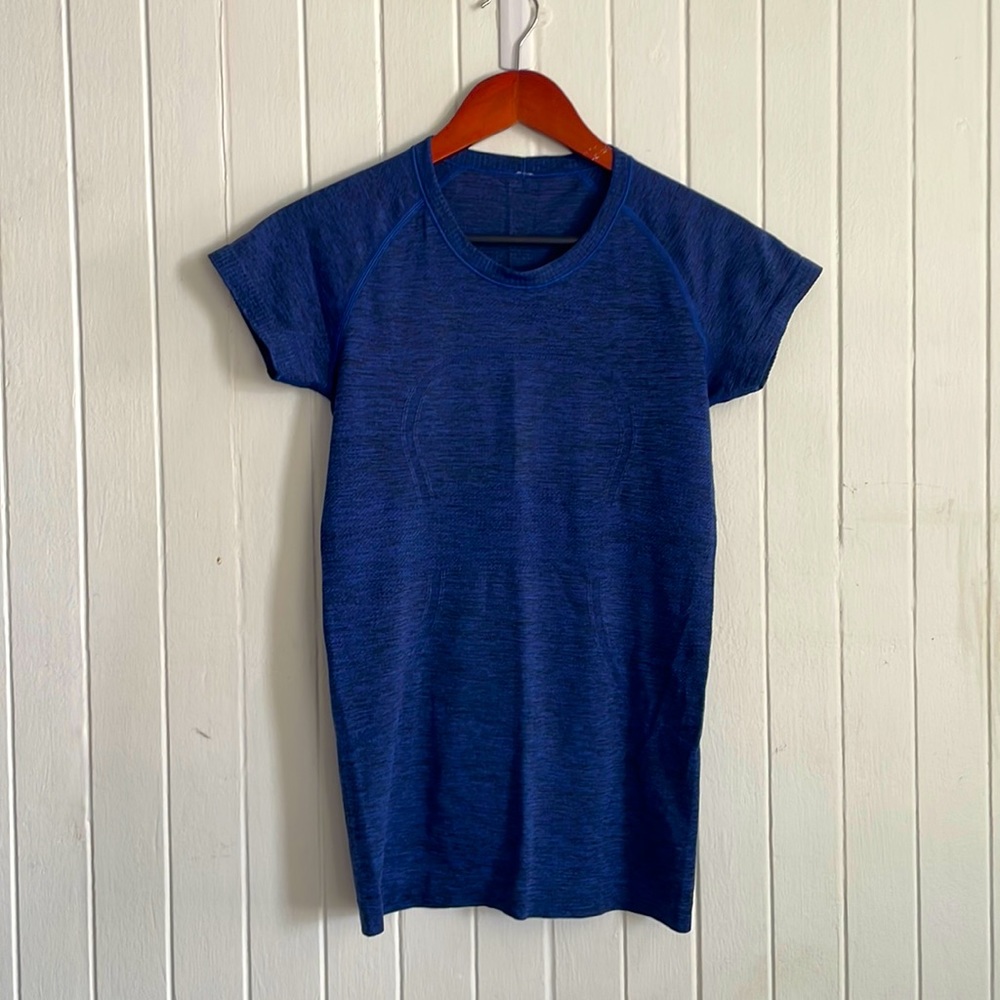 Lululemon Swiftly tee size 6
